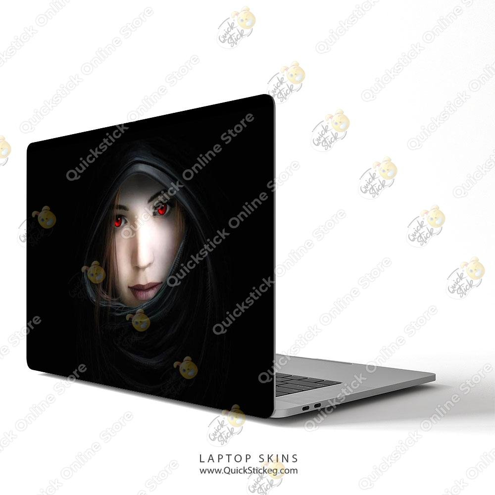 Dark Red Eyes Hooded Dark Red Eyes Hooded - الصورة 1